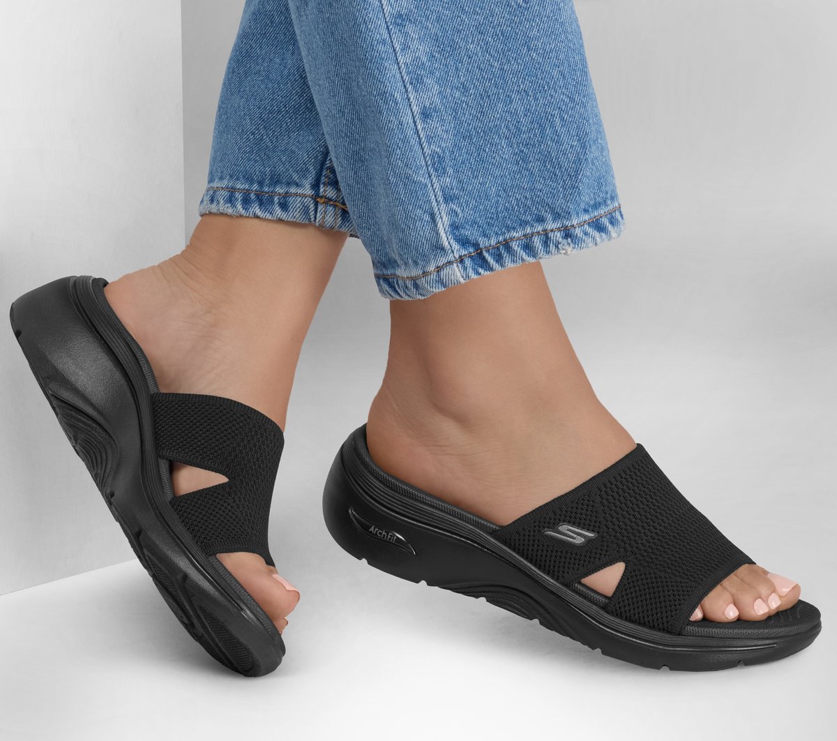 Skechers GO WALK Arch Fit 2.0 Sandal - Dakota